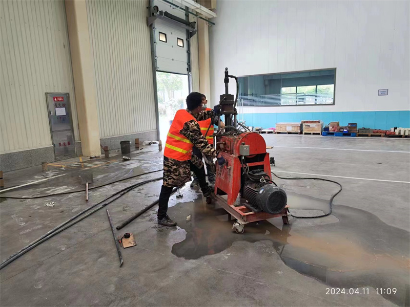 新县厂房地面下沉塌陷注浆加固施工